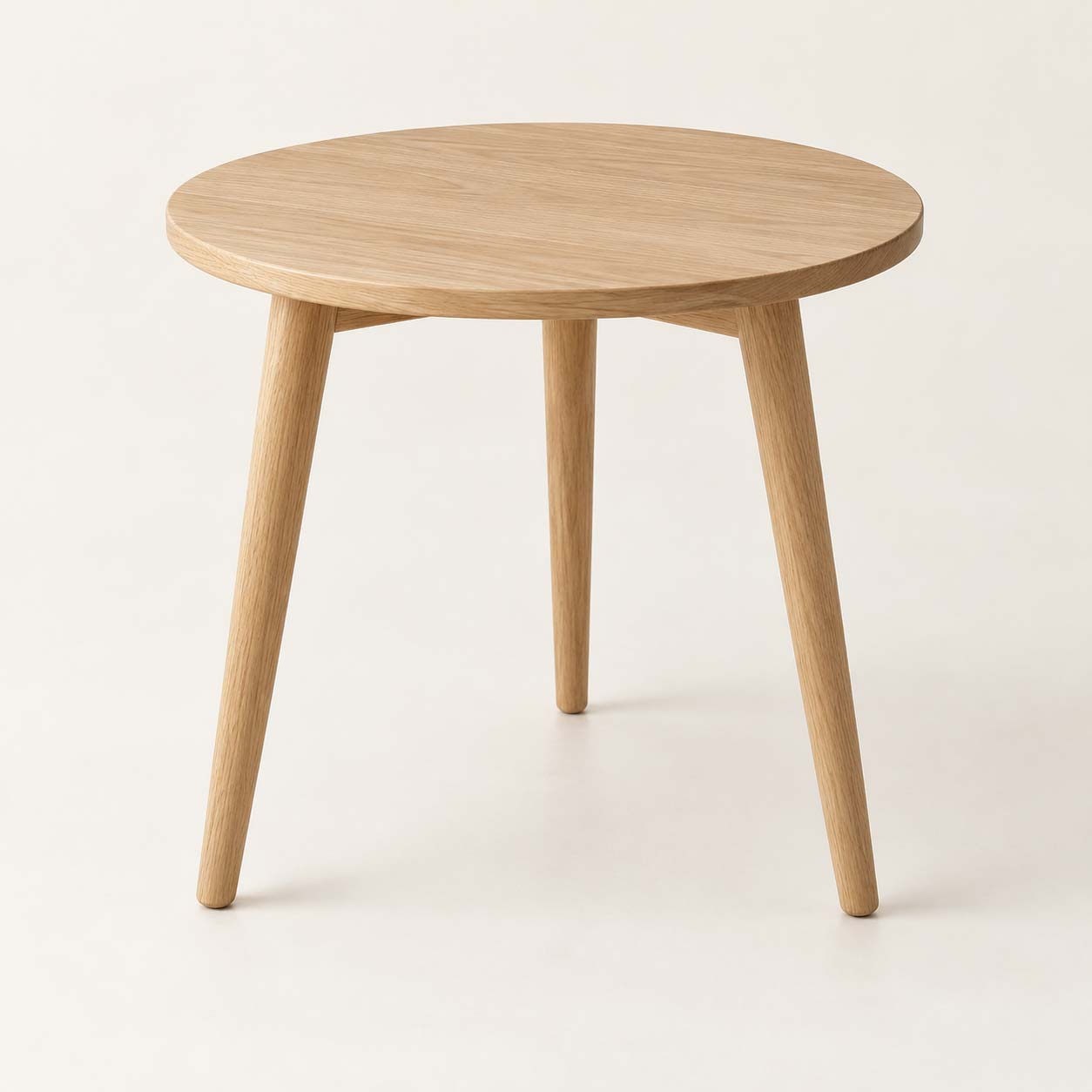Table d'appoint ronde en chêne à trois pieds